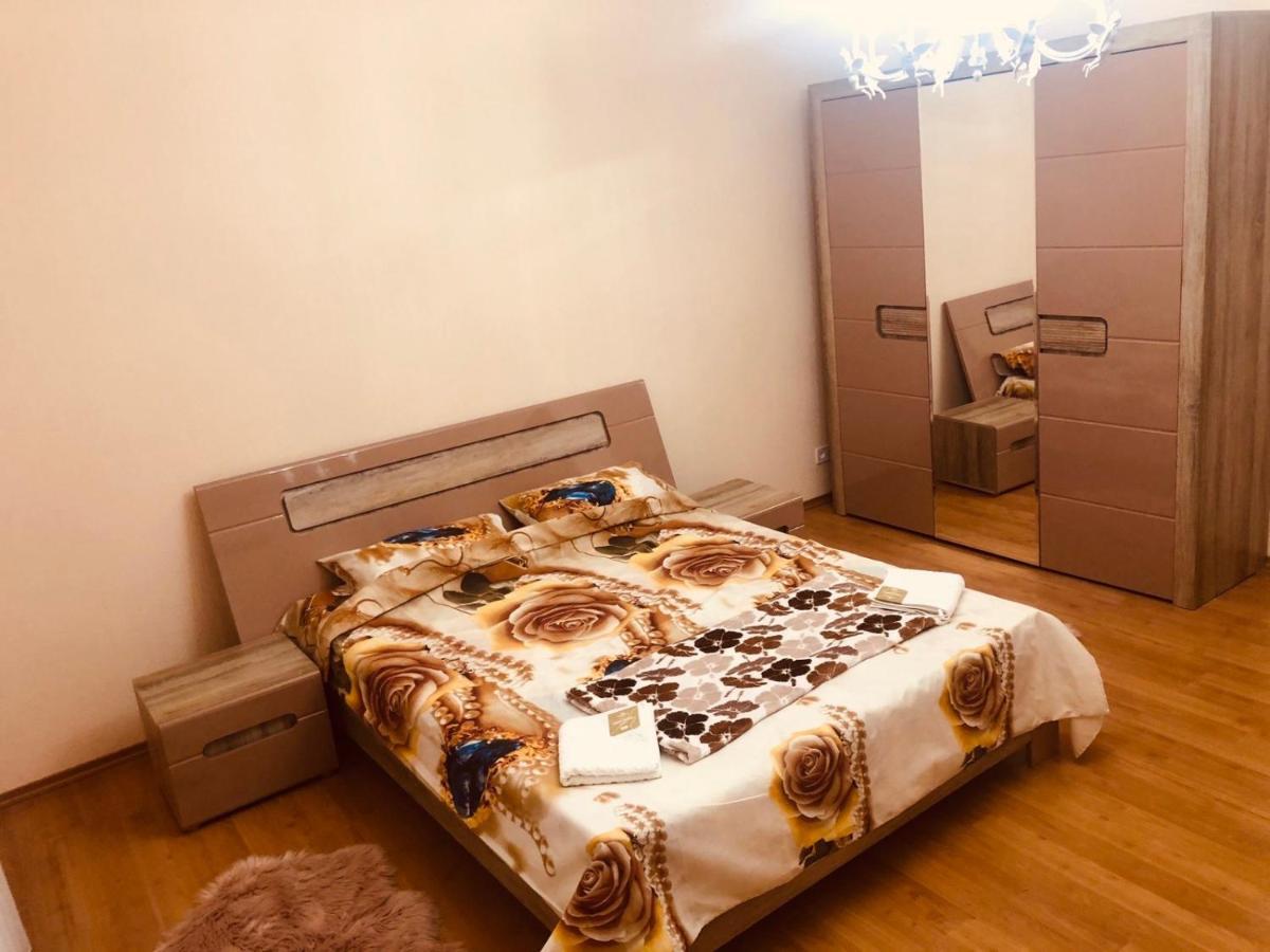 Апартаменты Центральный Район Dnjepropetovsk Buitenkant foto